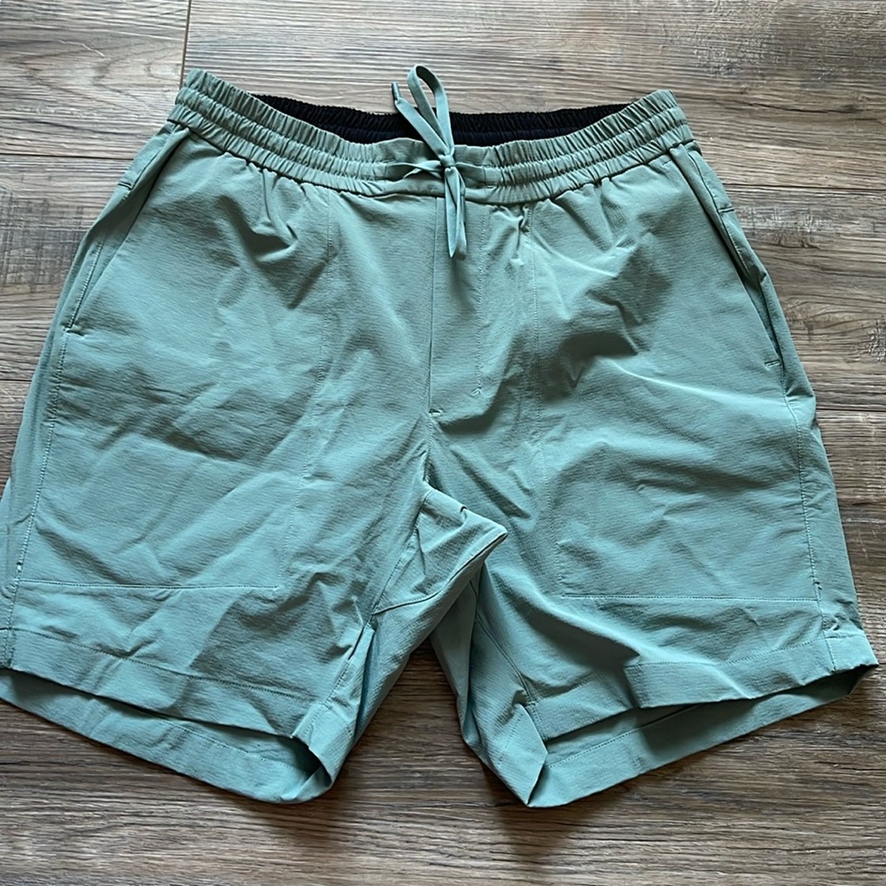 Lululemon 7” LL Shorts (men’s large)